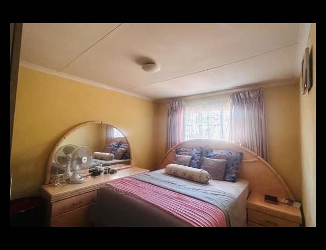 2 BEDROOM HOUSE FOR SALE IN GEELHOUTPARK